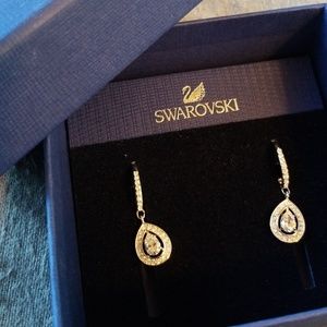 NIB swarovski earrings